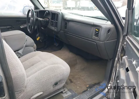 2004 Chevrolet Silverado 1500 Ls z USA, uszkodzony, nr VIN 2GCEC19T541225136